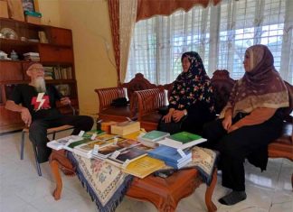Komunitas Riau Sastra Kunjungi Budayawan Riau UU Hamidy, Listi Mora Rangkuti: Meminta Tunjuk Ajar
