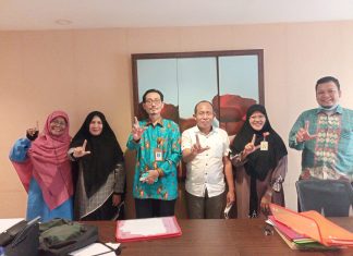 Dosen Undiksha I Wayan Artika Terima Kunjungan Komunitas Riau Sastra