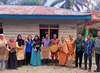 Komunitas Riau Sastra Lakukan Pendokumentasian Tradisi Lisan Suku Sakai di Bathin Solapan Bengkalis