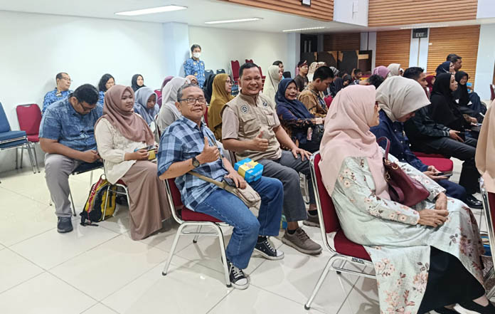 Ketua Riau Sastra Hadiri Bincang Sastra Akar Puisi Nusantara